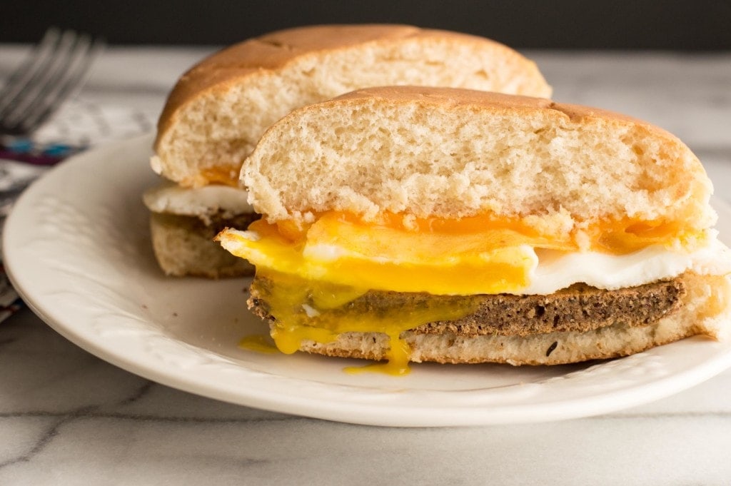 neat vegetarian meat breakfast sandwich cut in half