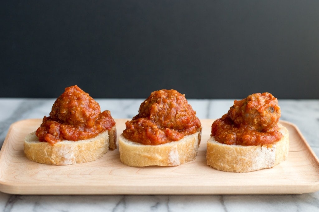 slow cooker meatballs in tomato sauce