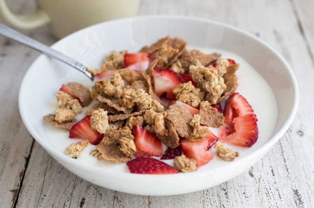 strawberry-breakfast-bowl